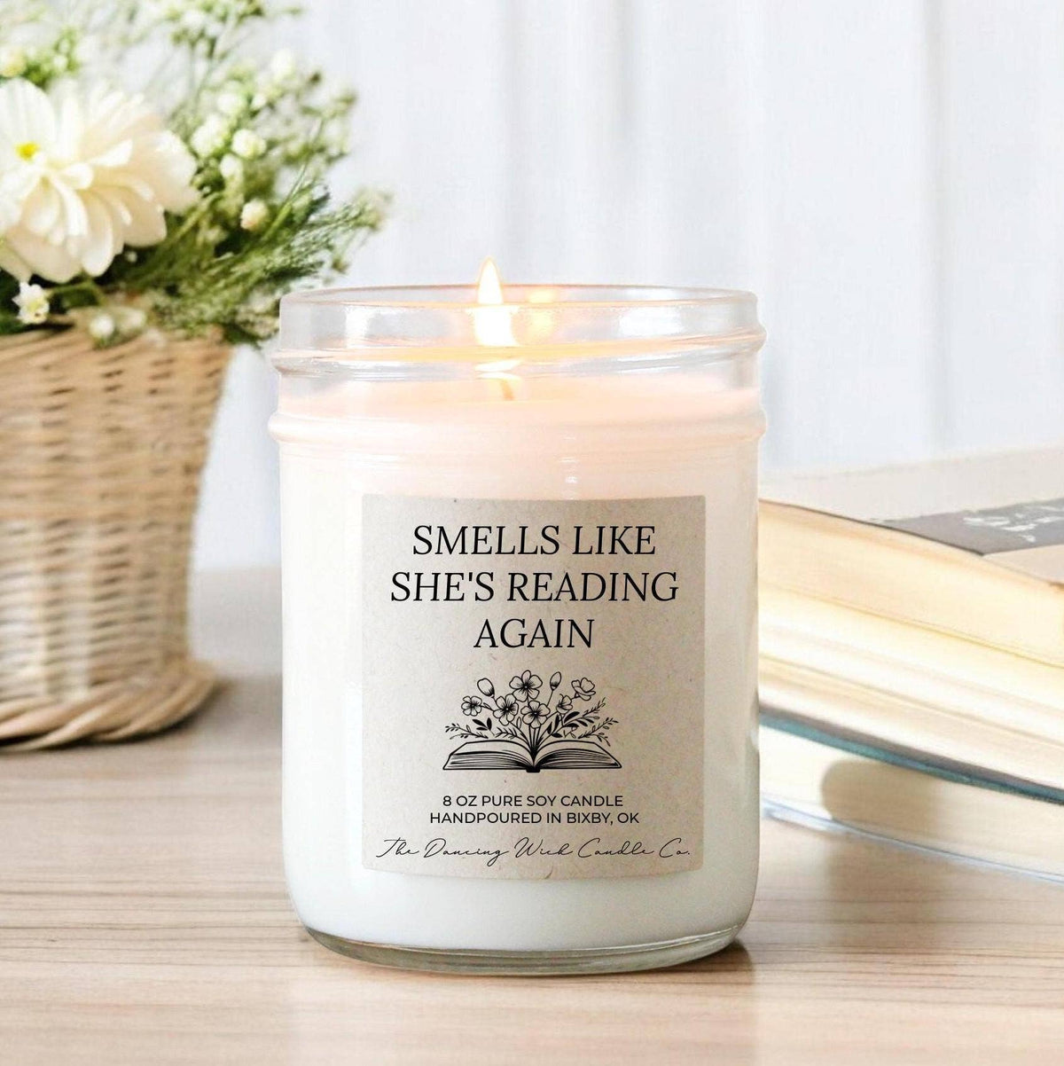 Book Lover Gift Candle / Smells Like She's Reading Again - - MaeSor Boutique